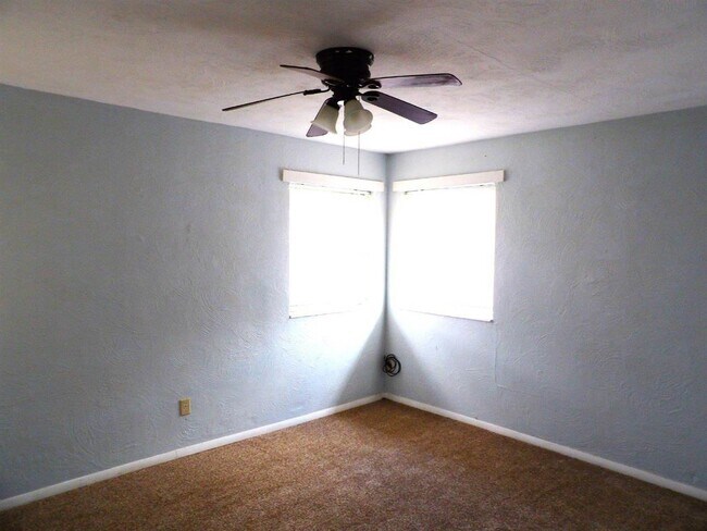 Foto del edificio - 2351 NW Bell Ave