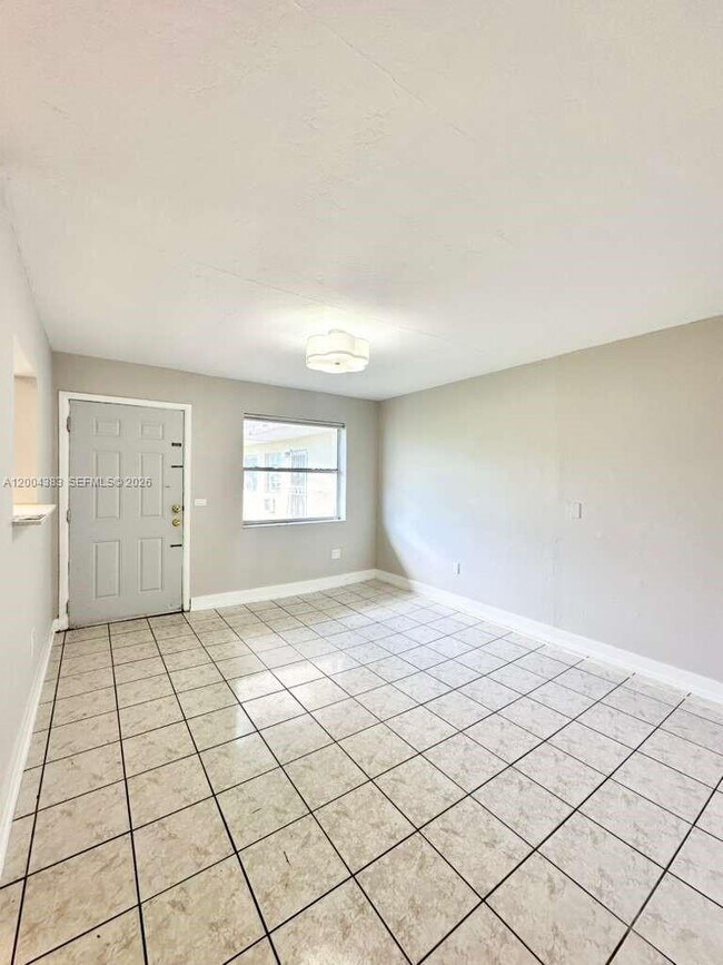 Foto del edificio - 2651 NW 13th St