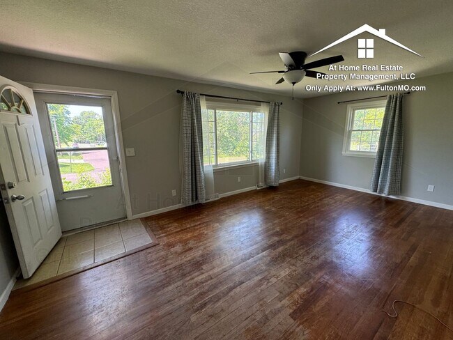Foto del edificio - 1304 Bradley Ln