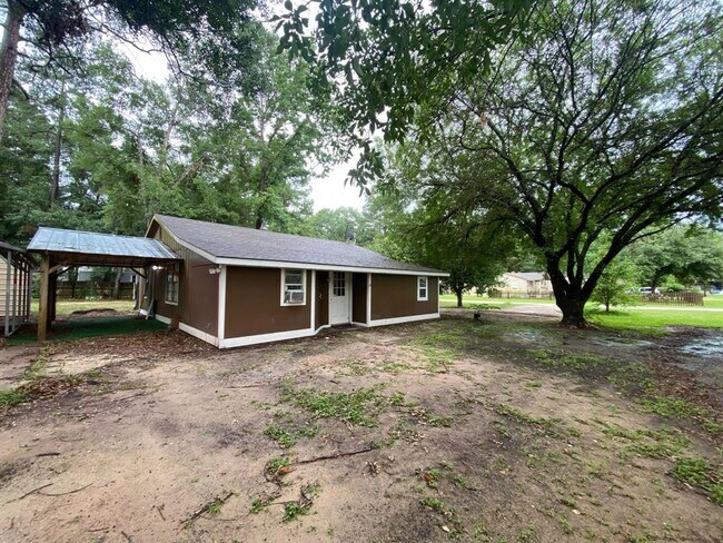 Building Photo - 21197 Live Oak St