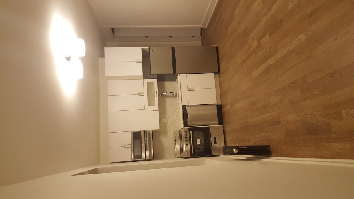 Foto principal - 2391 Bedford Ave