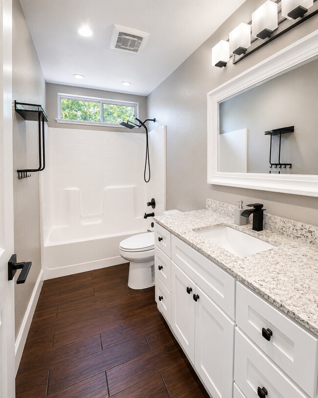 Foto del edificio - 1299 Rolling Hills Ct