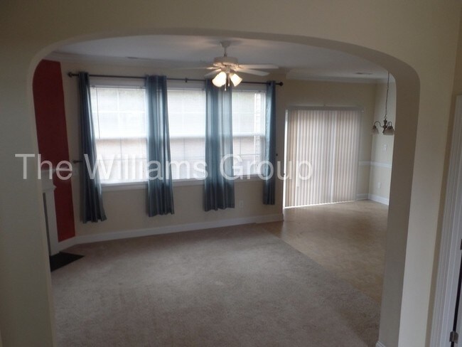 Building Photo - 1013 Bombay Dr