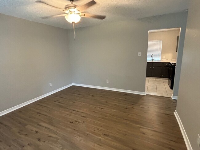 Foto del edificio - 145 Courtaulds Ave