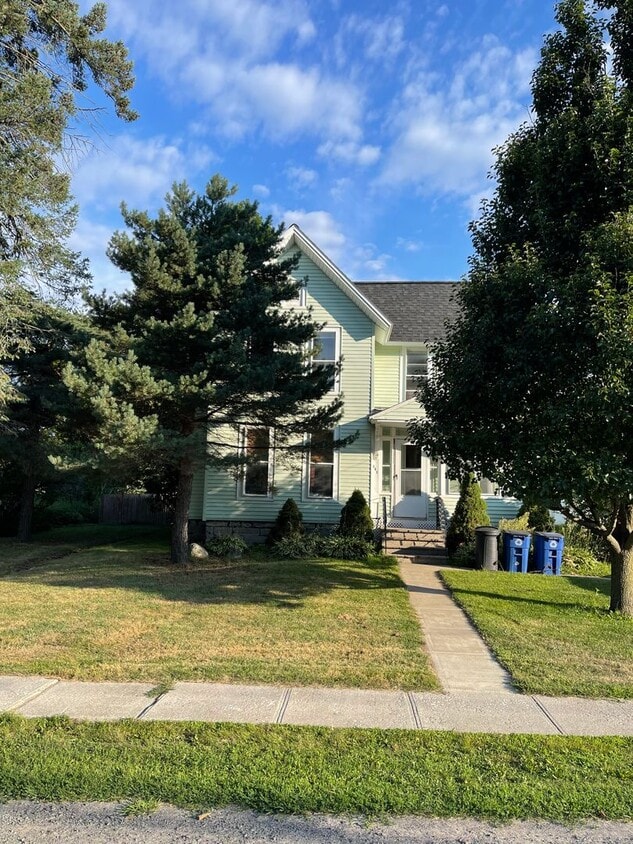 Primary Photo - Village of Black River 4 /5 Bedroom Home w...