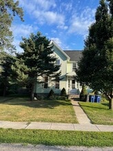 Building Photo - 141 Maple St