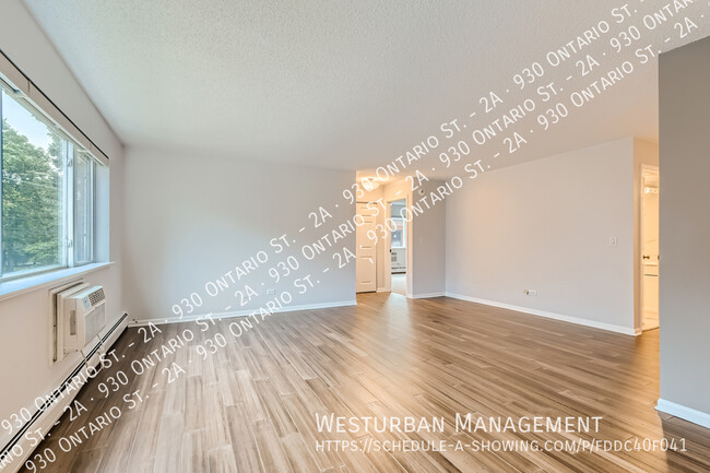 Building Photo - Convenient Living in Downtown Oak Park