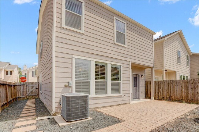 Foto del edificio - 10046 Hillside Bayou Dr