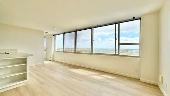 Building Photo - 1060 Kamehameha Hwy