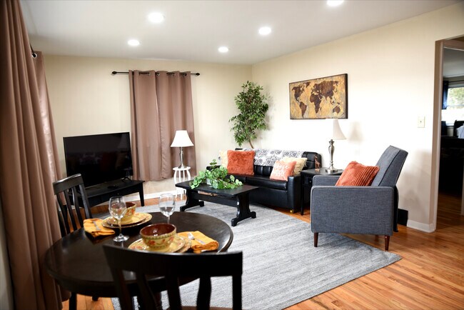 Foto del edificio - 2346 Pine St