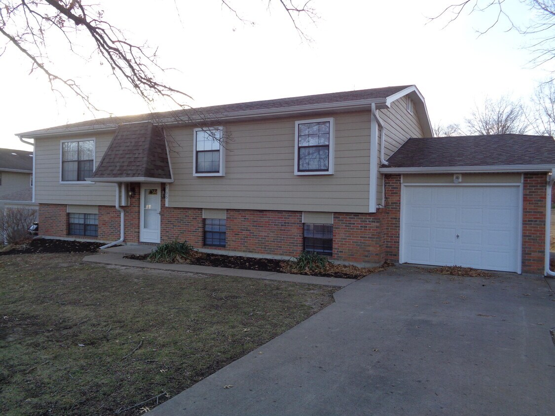 Primary Photo - 4705 Apple Tree Ln