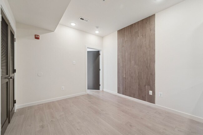 Foto del edificio - 5229 Chester Ave