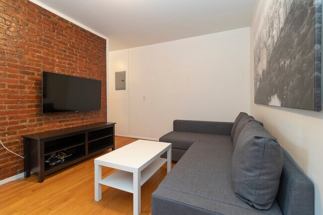 Foto del edificio - 331 E 92nd St