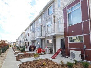 Building Photo - 787-787 Lewis Greens Dr NW