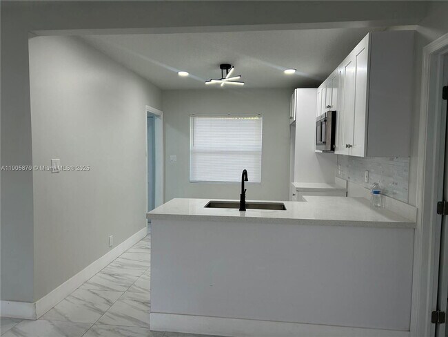 Foto del edificio - 6036 Buchanan St