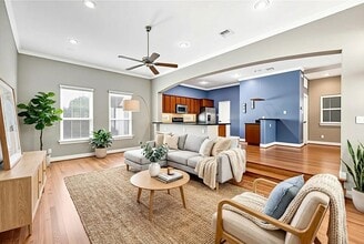 Building Photo - 934 W 26th St