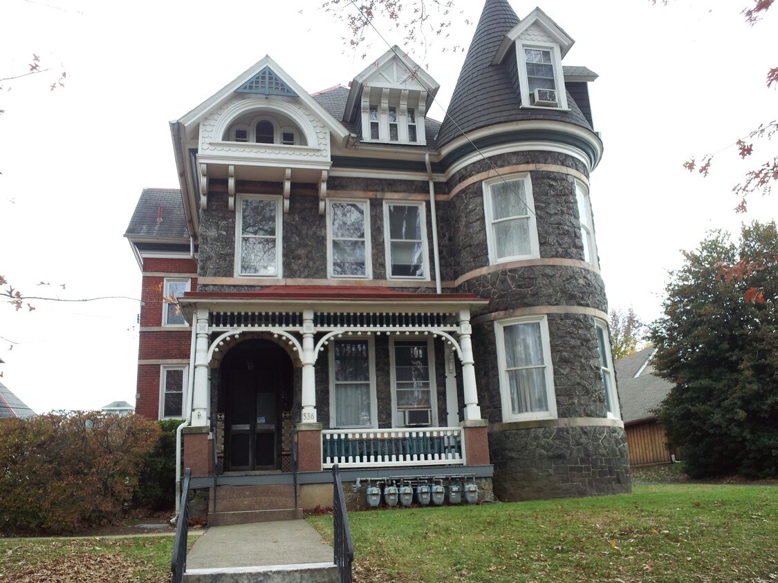Primary Photo - 536 Main St