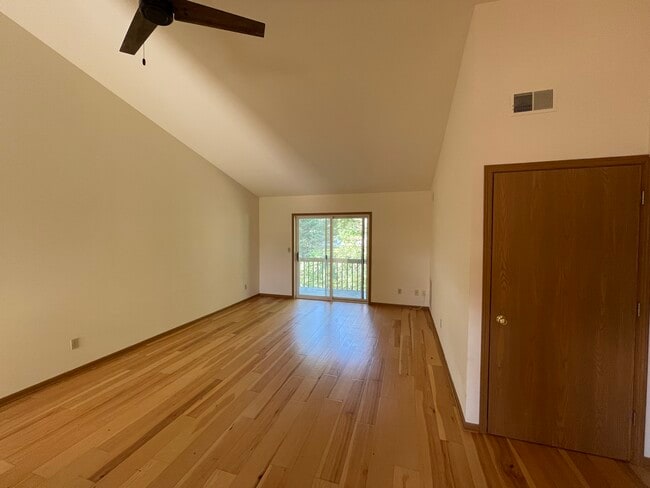 Living Room - 540 Partridge Ct