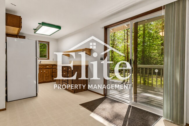 Foto del edificio - 625 E Pointes Dr W