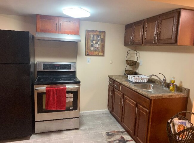 Foto del edificio - 8302 Fremont Pl