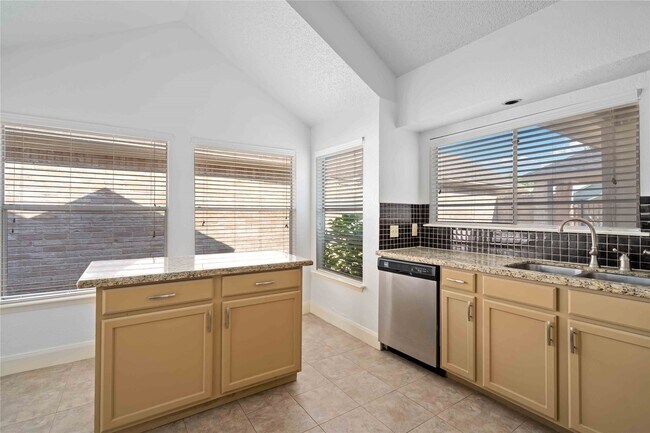 Foto del edificio - 16054 Hidden Acres Dr