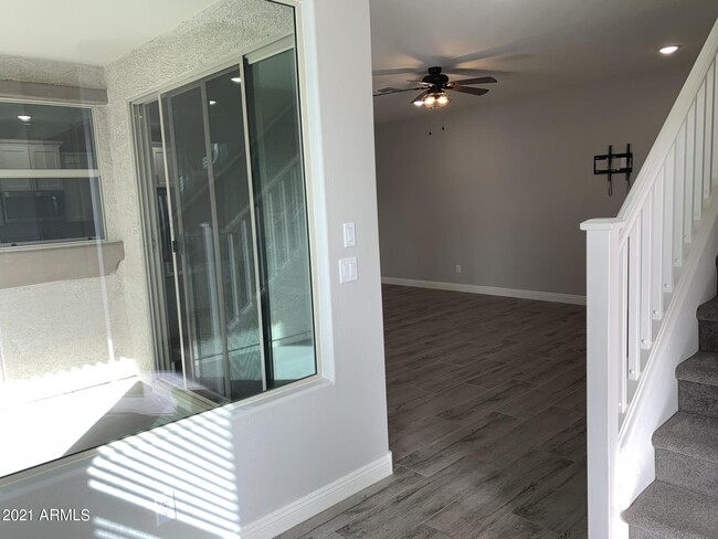 Building Photo - 9817 E Specter Dr