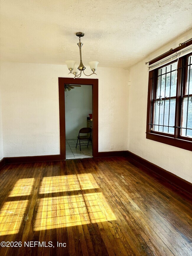 Foto del edificio - 1851 W 19th St