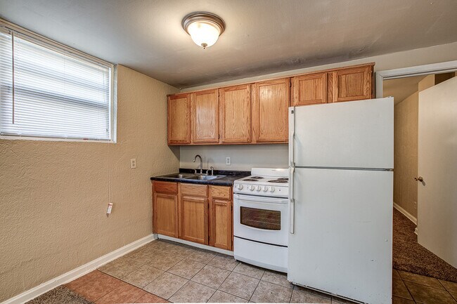 Building Photo - 951 S 49th Ave