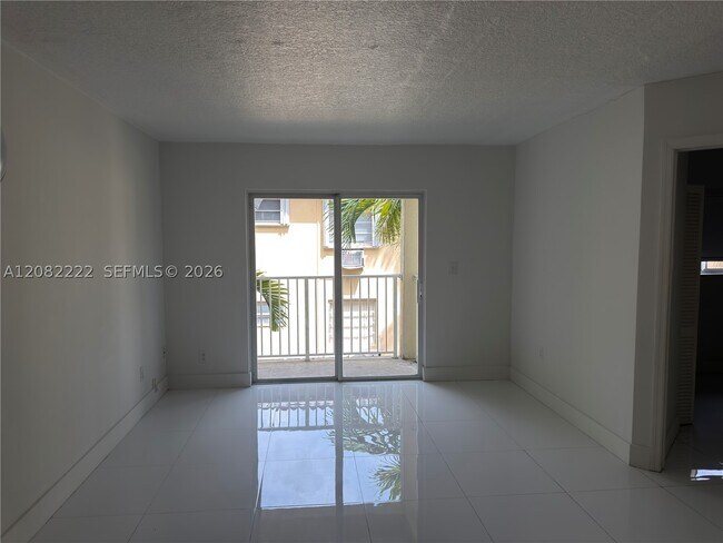 Foto del edificio - 695 SW 11th St
