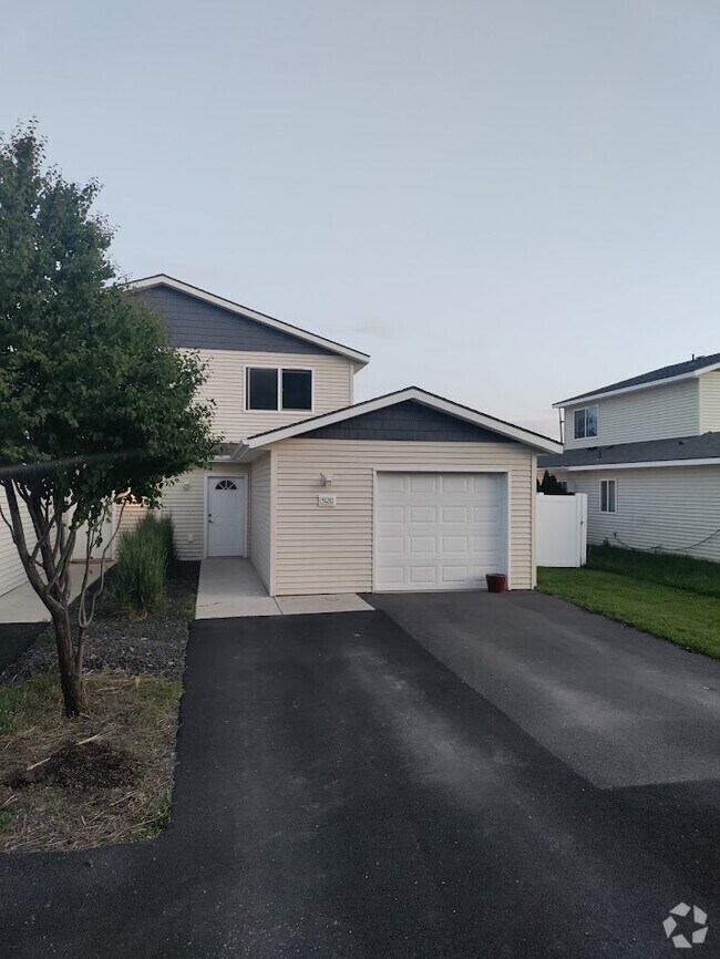 Riverton Apartments for Rent with a Garage Spokane, WA 1 Rentals