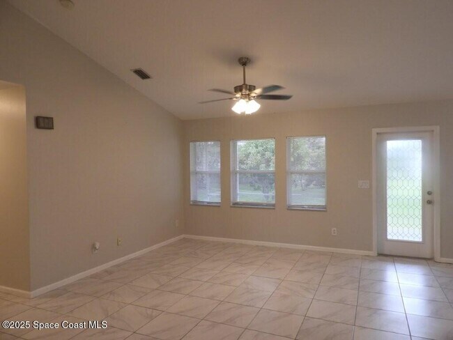 Foto del edificio - 394 Mott St SW