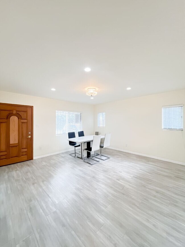 Foto del edificio - 807 Wilton Pl