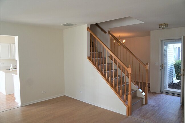 Foto del edificio - 2488 Dickens Dr