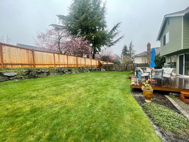 Building Photo - 4 bedroom, 2.5 Bath House in Mukilteo, $3995 per month