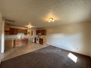 Building Photo - 214 Woodsview Dr