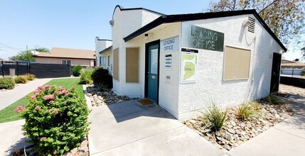 Building Photo - 222 E Cody Dr