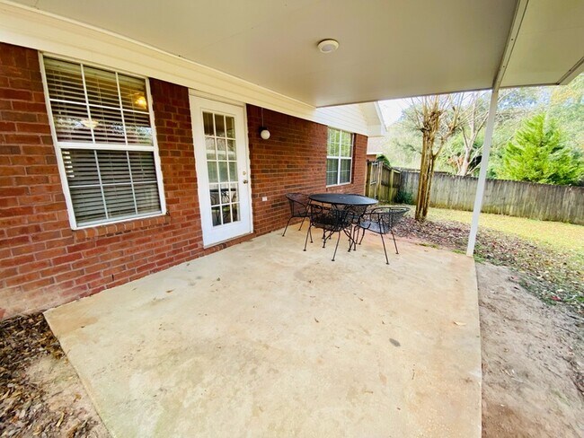 Building Photo - 8302 Magnolia Village Dr N