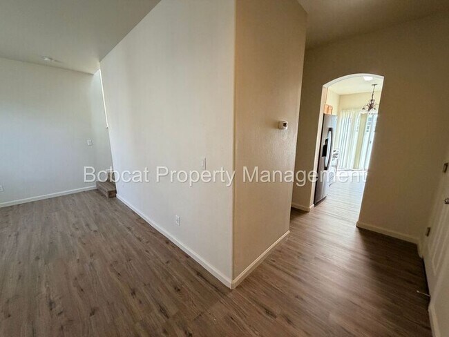 Foto del edificio - 1272 Woodside Dr