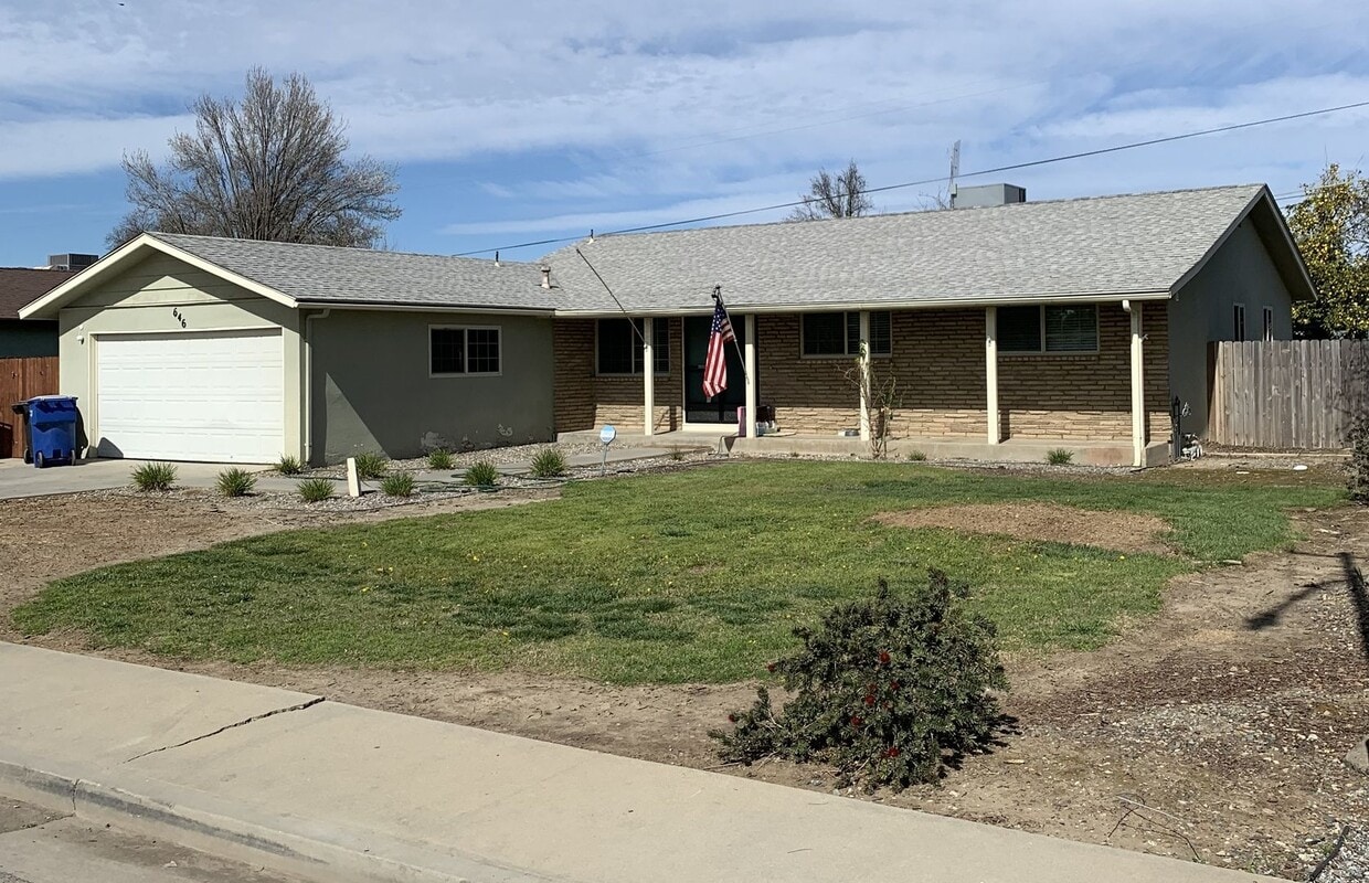 Primary Photo - 3 Bedroom 2 Bath Home