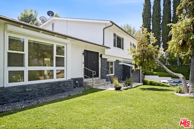 Building Photo - 16544 Park Ln Dr