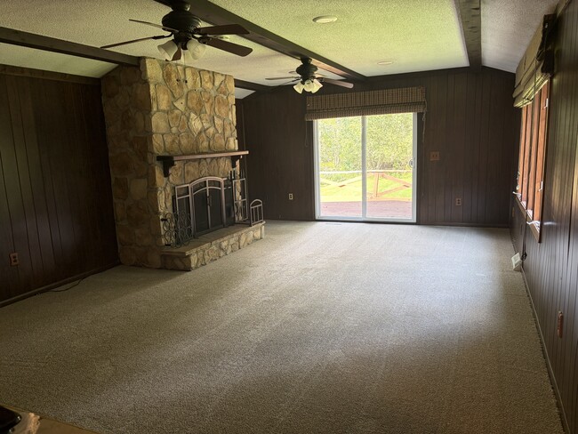 Building Photo - 2486 N French Rd