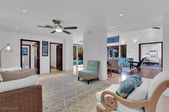 Building Photo - 795 18th Ave S