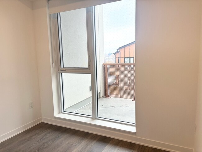 Building Photo - 1 BED + DEN - 1 BATH - BRAMPTON - CONDO