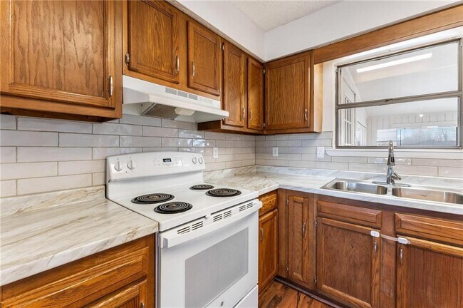 Foto del edificio - 153 Halleck Ln