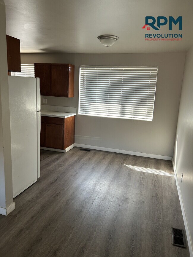 Building Photo - Charming 2-Bed in Washington Terrace