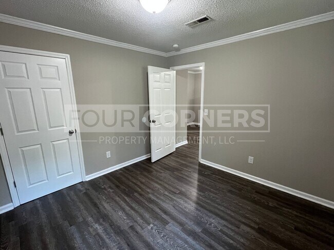 Foto del edificio - Lovely 2 Bedroom 1 Bath Apartment