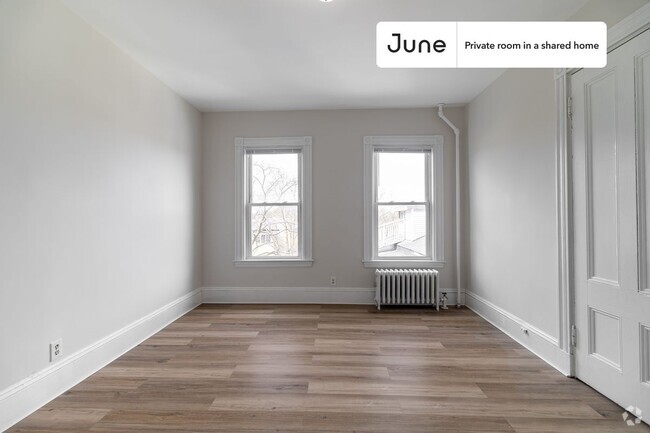 Building Photo - Private bedroom in 3 bed/1 bath Home