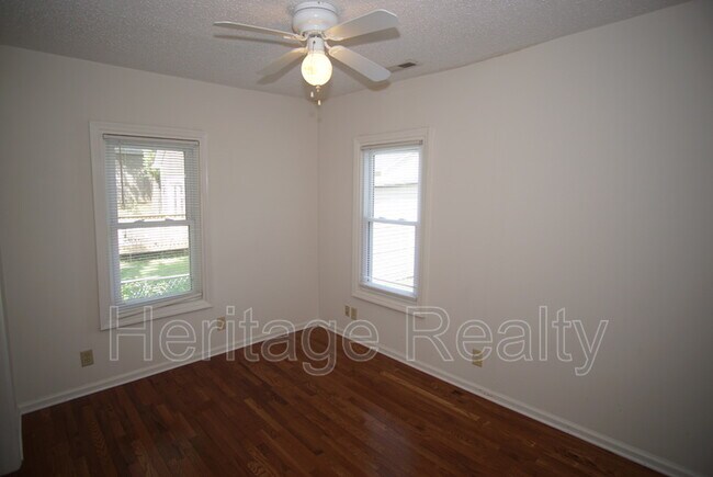 Foto del edificio - 307 E Oldham Ave