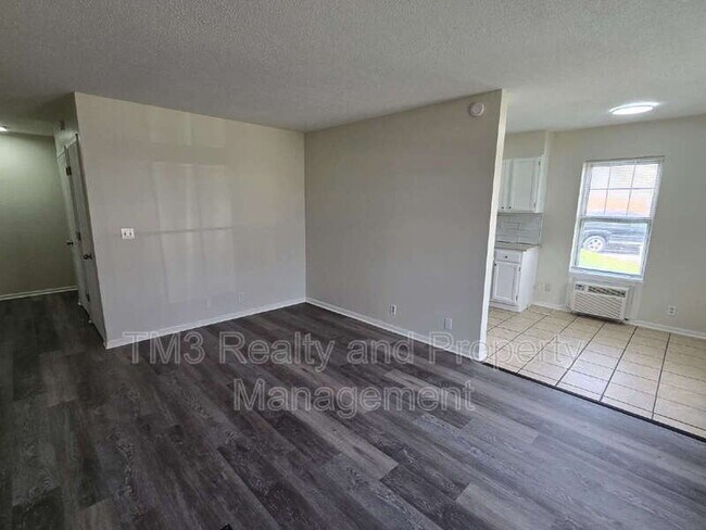 Foto del edificio - 1602 E Kansas City Rd