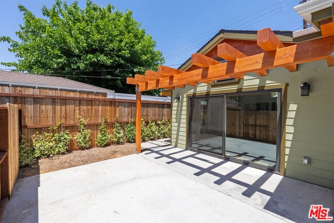 Building Photo - 418 N Frederic St